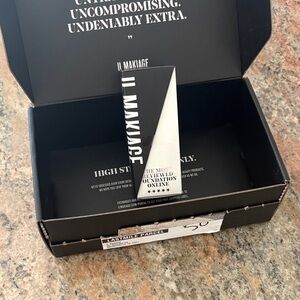 IL MAKIAGE woke up like this shade 120, new in box